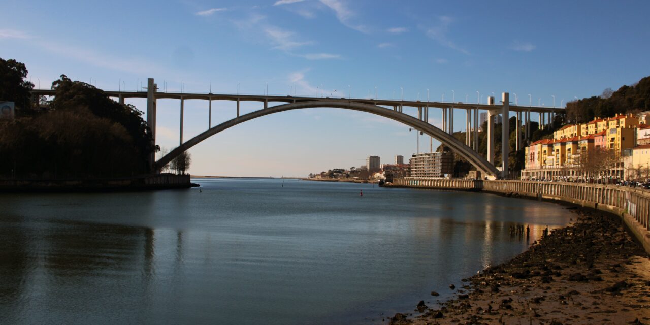 Descubra os Tesouros da Arquitetura Moderna em Porto
